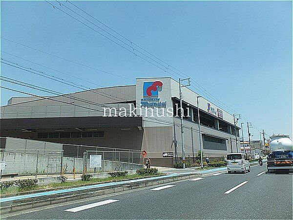 万代上野芝店 徒歩7分。 520m