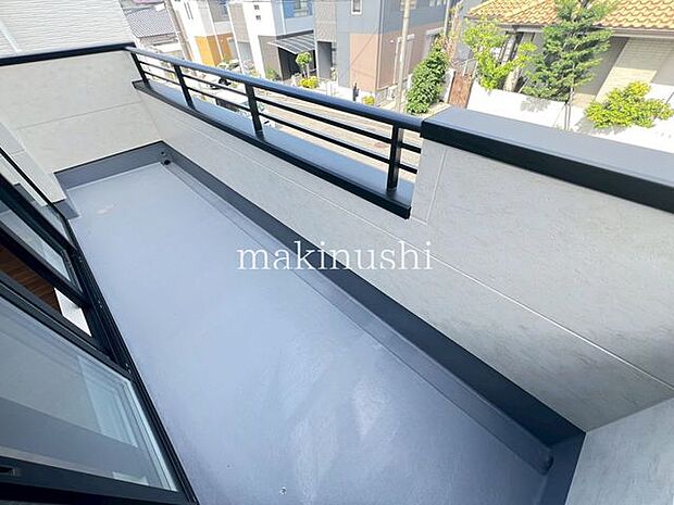 バルコニー・風通しの良い明るいバルコニーです。