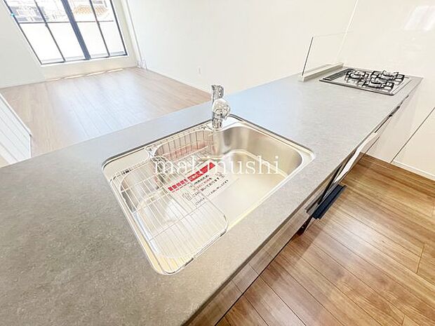 ・広々として洗い物なども使いやすいシンクです。