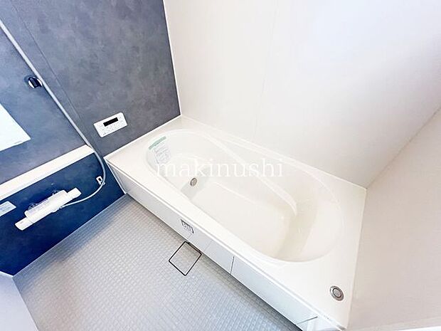 バス窓付きの浴室は風通しも良く湿気もこもりにくいのが有難いですね、カビ防止にも繋がるのは家事軽減の大きなメリットです。