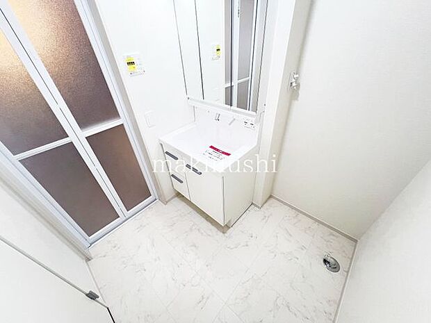 洗濯機置き場洗濯機置き場が奥まっているので浴室の出入りには邪魔にならず、使い勝手が良いです。