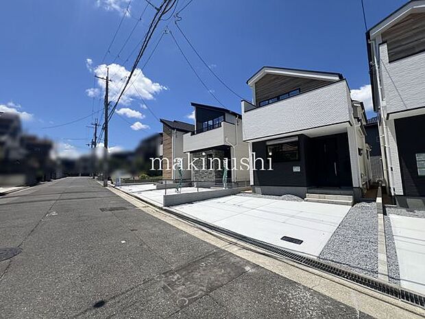 ・前面道路は約6.5mと広くいので、日々の車の出し入れも安心です。