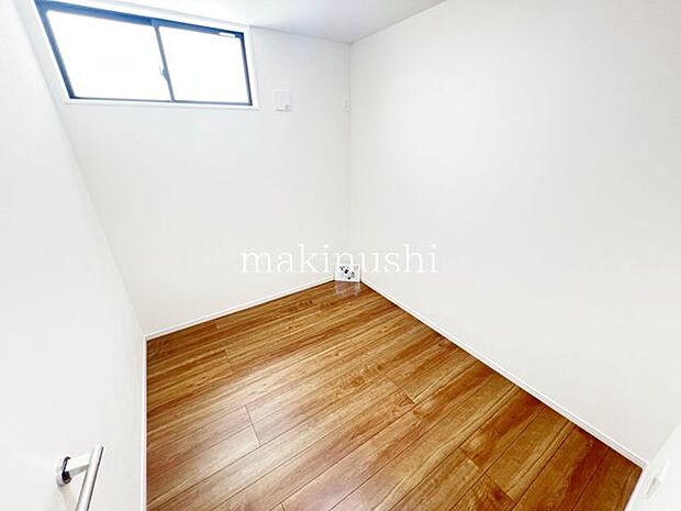 ・家族一人ひとりの大切なプライベート空間。趣味に合わせて使って頂けるようシンプルに仕上げてあります。