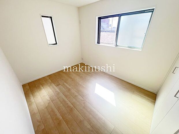 ・2面採光を確保した明るい室内は、風通しも良く、大変居心地の良い空間となっております。