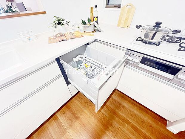 ・キッチンは後片付けおまかせの食洗機付き、余った時間は家族と過ごしたり、趣味の時間に使えます。