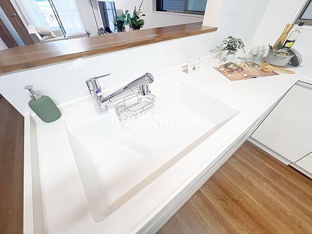 ・広々として洗い物なども使いやすいシンクです。