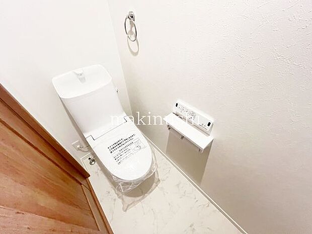 ・快適な温水洗浄便座付きのトイレです。毎日使うトイレが綺麗だと嬉しいですね。