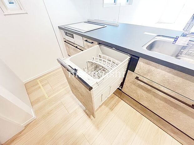 ・キッチンは後片付けおまかせの食洗機付き、余った時間は家族と過ごしたり、趣味の時間に使えます。