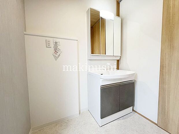 ・シャワー付き洗面台なので髪の毛や汚れに気付いた時にサッとお掃除できます。