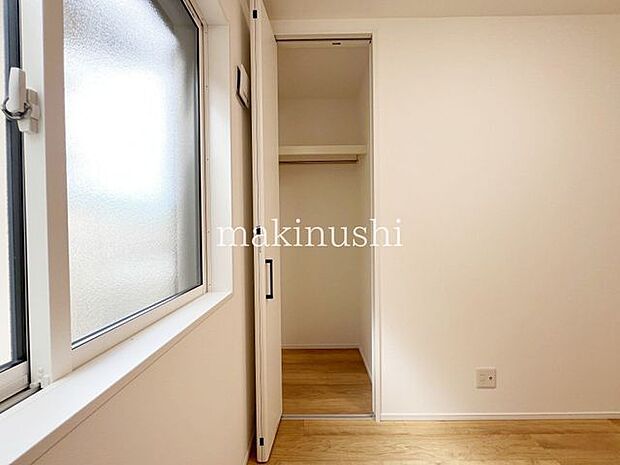 ・クローゼットは収納力が高く、お部屋を広く使う事が出来ます。