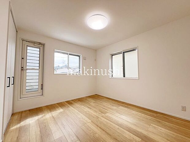 ・2面採光を確保した明るい室内は、風通しも良く、大変居心地の良い空間となっております。