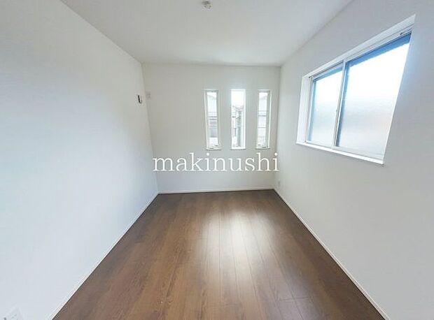 ・2面採光の明るいお部屋、お日様の光とさわやかな風をたっぷり取り込めます。気になるお部屋の換気もしっかりできますね。