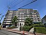 外観：外観メイツ北野田は、堺市東区中茶屋にあるファミリー向け分譲マンションです。総戸数84戸・鉄筋コンクリート造10階建てで、周辺には学校や買物施設が揃い、便利な住環境が魅力です。