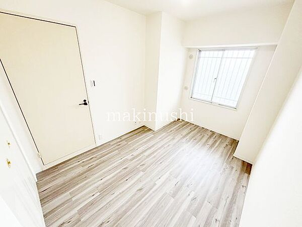 洋室　約5.3帖家具のレイアウトがしやすい、使い勝手の良いお部屋です。お好みの家具やインテリアで自由にコーディネートでき、理想の暮らしを楽しめる空間です。