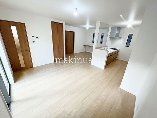 ・忙しい朝も家族が揃って食事をして頂けるダイニングスペース。美味しいお料理と家族の会話が楽しめます。