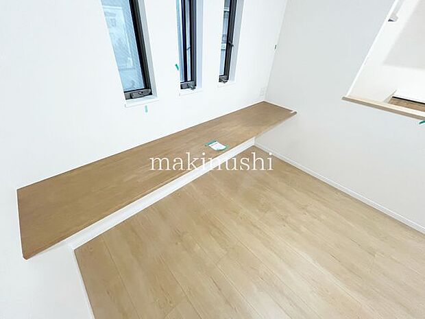 ・カウンターテーブル仕事やお子様の宿題、コーヒーメーカーを置いたりと、使い方は自由自在。