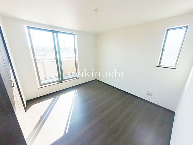 3F　子供部屋約6.0帖全室フローリングなので、ちょっとした汚れはモップでサッとお掃除できます。