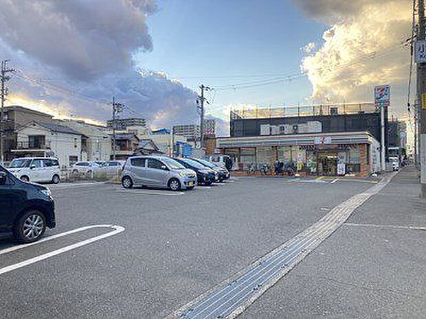 セブンイレブン藤井寺インター西店 徒歩8分。 570m