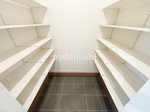 玄関シューズインクローク完備収納力を見て下さい