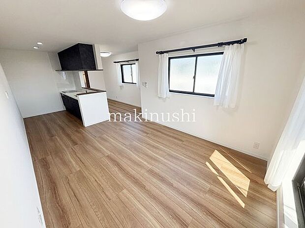 LDK忙しい朝も家族が揃って食事をして頂けるダイニングスペース。美味しいお料理と家族の会話が楽しめます。