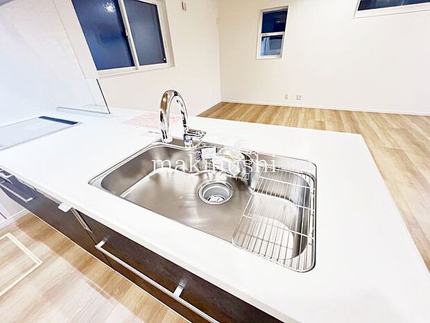 ・浄水器付きでミネラルウォーターの買い置き不要!おいしい水を手軽に使えます