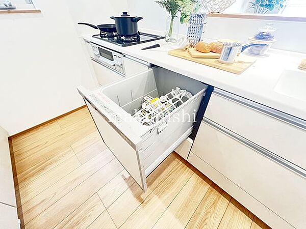 ・キッチンは後片付けおまかせの食洗機付き、余った時間は家族と過ごしたり、趣味の時間に使えます。