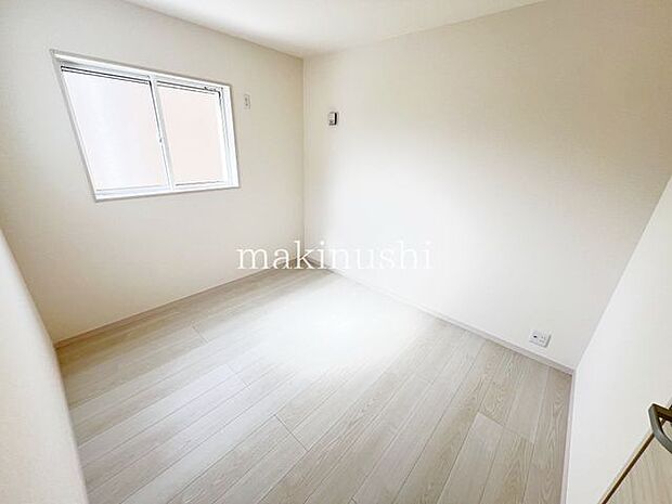 ・フローリングなので、ちょっとした汚れがあってもお掃除ラクラクです。