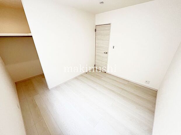 ・ウォークインクローゼット有り、季節物の衣類もすっきり収納できます。