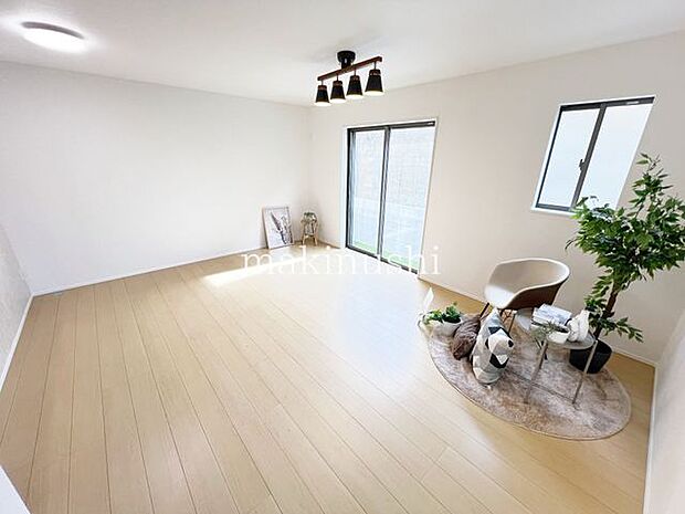 ・約17帖とゆとりのあるリビングは家具の配置も自由自在、お好みのくつろぎ空間が作れます。