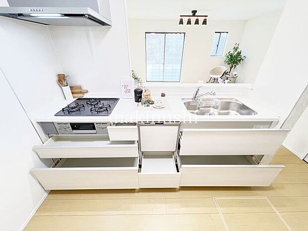 キッチンゆったりシンクは洗い物をするのに余裕の広さです。