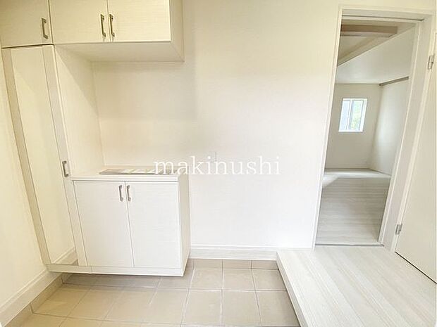 ・収納力のあるシューズボックスで玄関はスッキリ。整頓された玄関から気持ち良くお出かけできます。