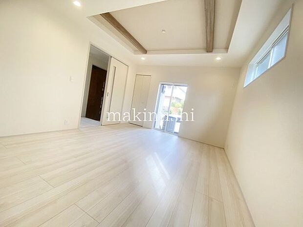 ・忙しい朝も家族が揃って食事をして頂けるダイニングスペース。美味しいお料理と家族の会話が楽しめます。