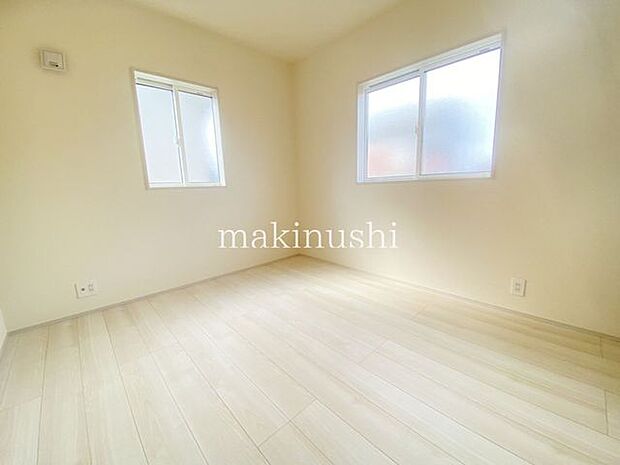 ・2面採光を確保した明るい室内は、風通しも良く、大変居心地の良い空間となっております。