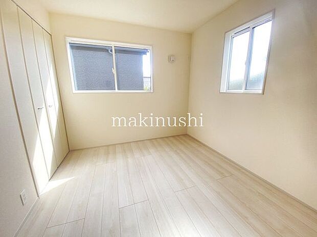 ・2面採光を確保した明るい室内は、風通しも良く、大変居心地の良い空間となっております。