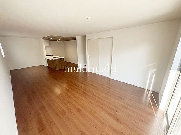 リビング約20.2帖とゆとりのあるリビングは家具の配置も自由自在、お好みのくつろぎ空間が作れます。