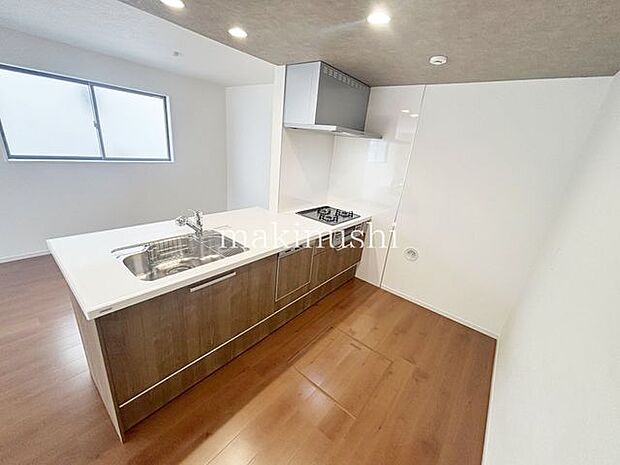 キッチンゆったりした調理スペースでお料理しやすいシステムキッチンです。