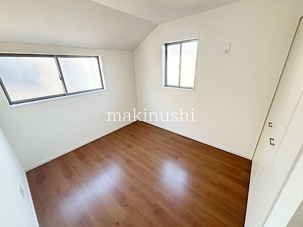 子供部屋家族一人ひとりの大切なプライベート空間。趣味に合わせて使って頂けるようシンプルに仕上げてあります。