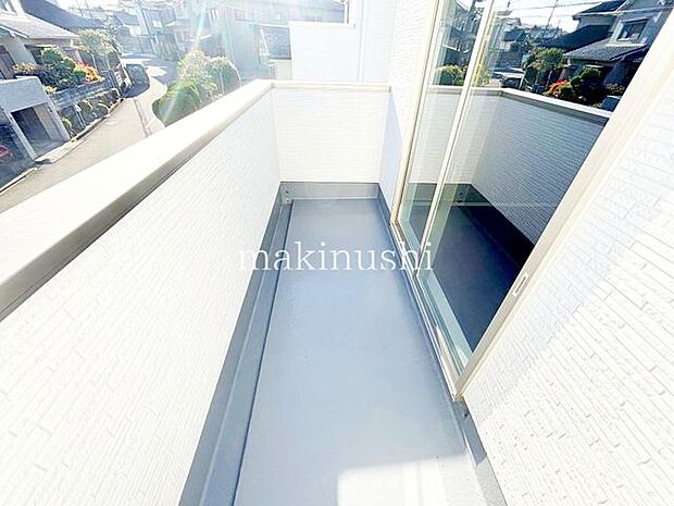 バルコニー風通しの良い明るいバルコニーです。