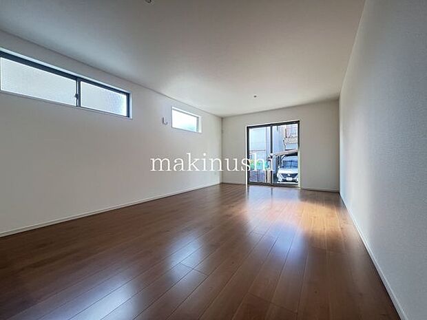 ・忙しい朝も家族が揃って食事をして頂けるダイニングスペース。美味しいお料理と家族の会話が楽しめます。