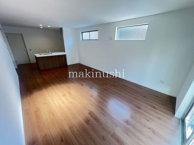 ・約17.5帖とゆとりのあるリビングは家具の配置も自由自在、お好みのくつろぎ空間が作れます。