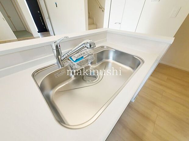 B号棟 キッチンゆったりシンクは洗い物をするのに余裕の広さです。