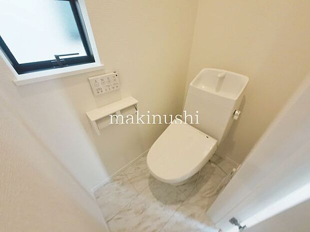 B号棟 ・トイレは1階と2階にあります、夜のおトイレも階段を上り下りしないですみますね。