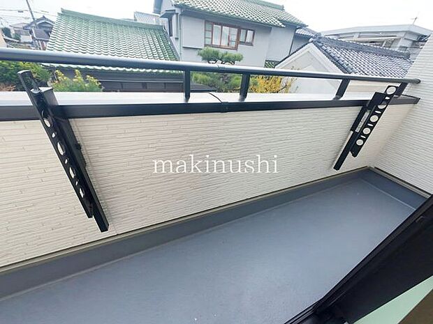 B号棟 バルコニー・風通しの良い明るいバルコニーです。