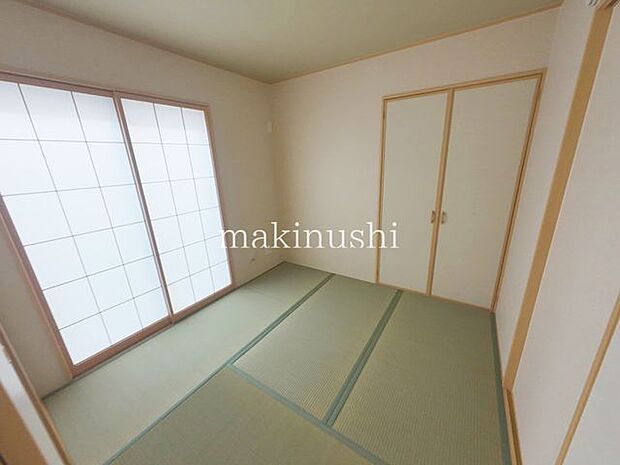 B号棟 和室来客用・お子様のお昼寝スペース・コタツ専用スペースと活躍しそうなお部屋です。