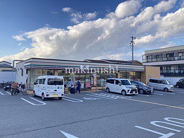 セブンイレブンはびきの4丁目店 徒歩8分。 590m