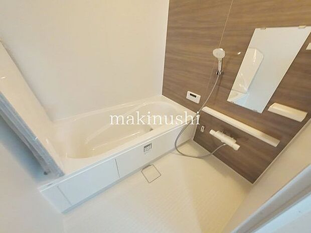 ・1坪タイプのキレイな浴室。気持ちの良いバスタイムが一日の疲れを癒してくれます。