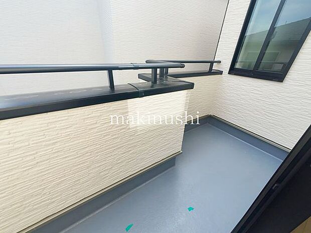 A号棟 バルコニー・風通しの良い明るいバルコニーです。