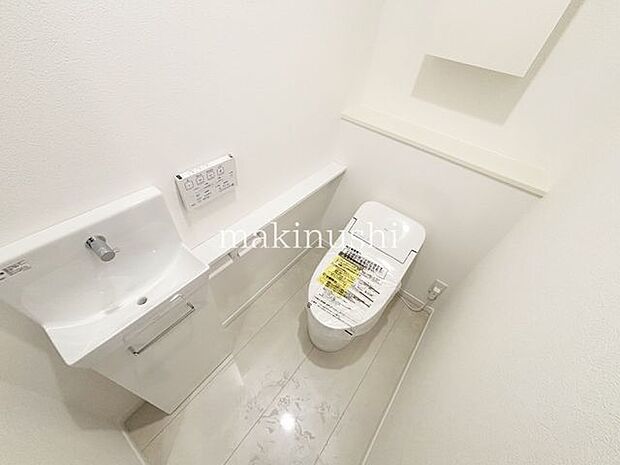 トイレ・トイレは1階と2階にあります、夜のおトイレも階段を上り下りしないですみますね。