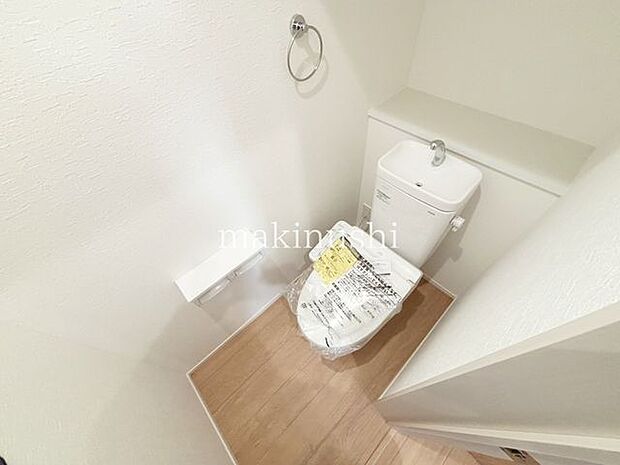 トイレ　1号棟快適な温水洗浄便座付きのトイレです。毎日使うトイレが綺麗だと嬉しいですね。