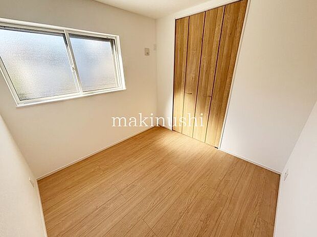 納戸　1号棟季節家電、スーツケース、アウトドア用品など、一箇所にまとめて収納できます。